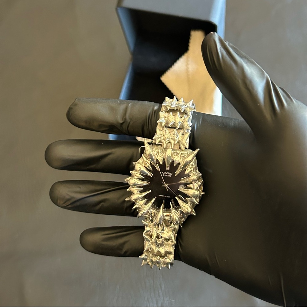 Casio Quartz Soldered Spikey Silver Watch - Black Face Brand New Japan Movement